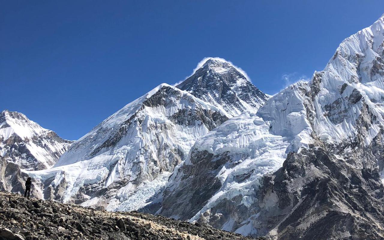 Caleffi ai piedi dell'Everest